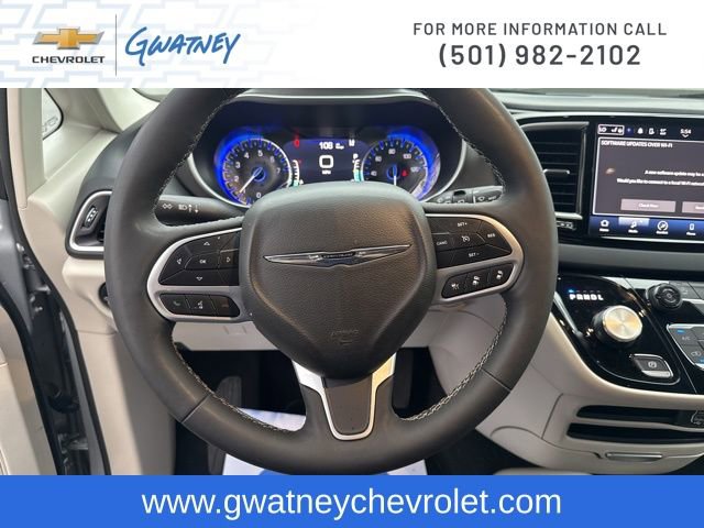 Used 2024 Chrysler Pacifica Touring-L image 16