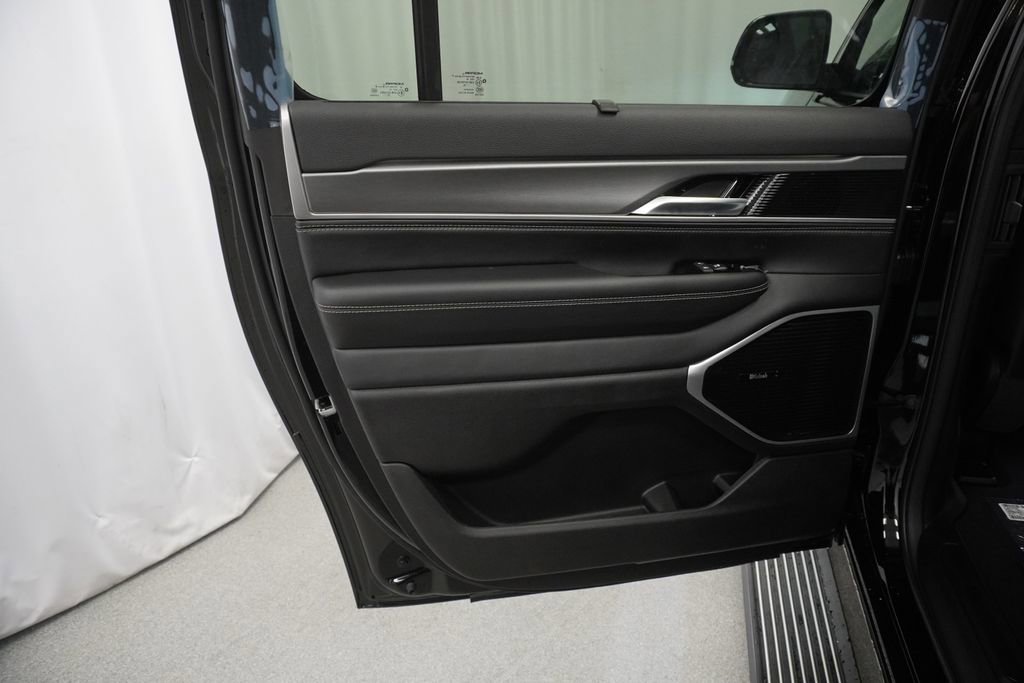 New 2026 Jeep Grand Wagoneer L Limited image 30