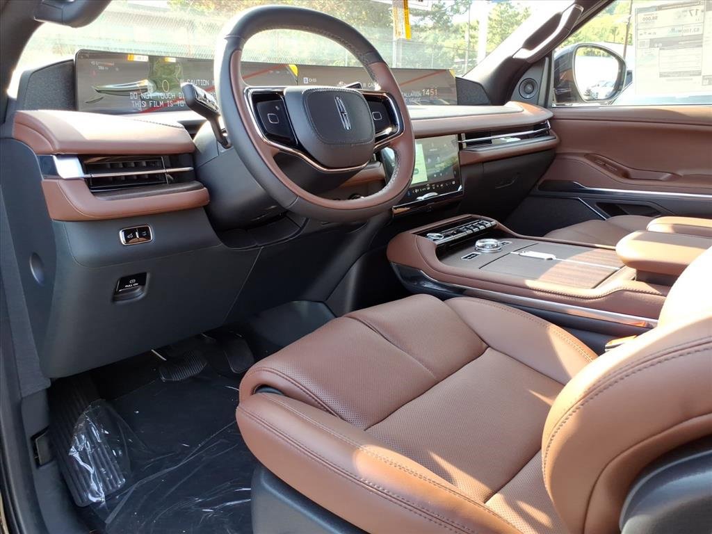 New 2025 Lincoln Navigator Reserve image 16