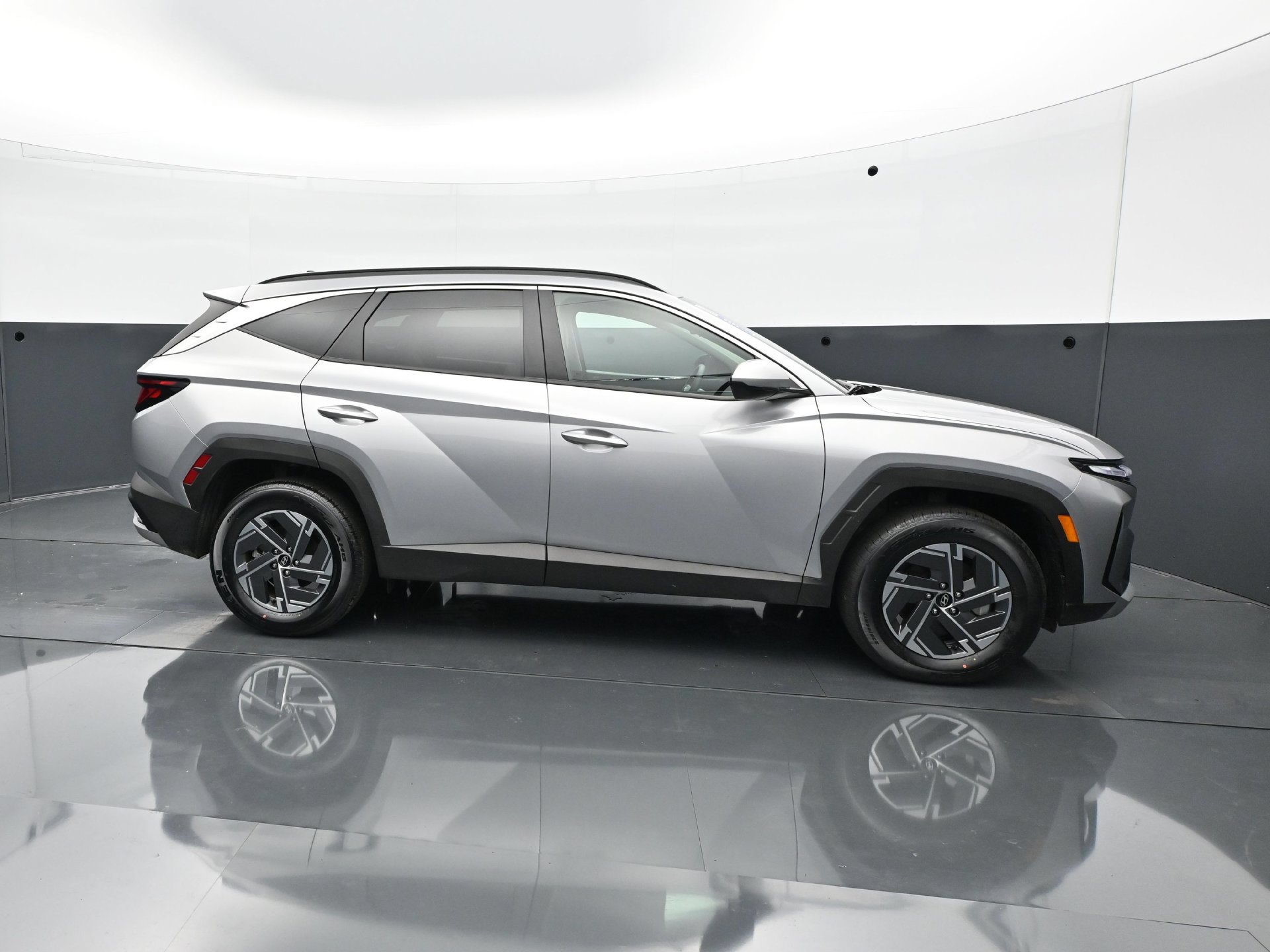 Used 2025 Hyundai Tucson Blue AWD/4WD image 8