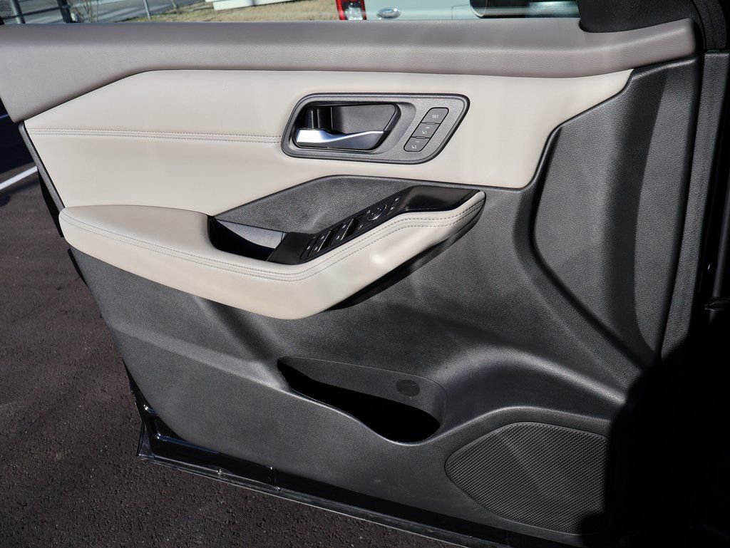 Used 2023 Nissan Rogue SL w/ SL Premium Package image 36