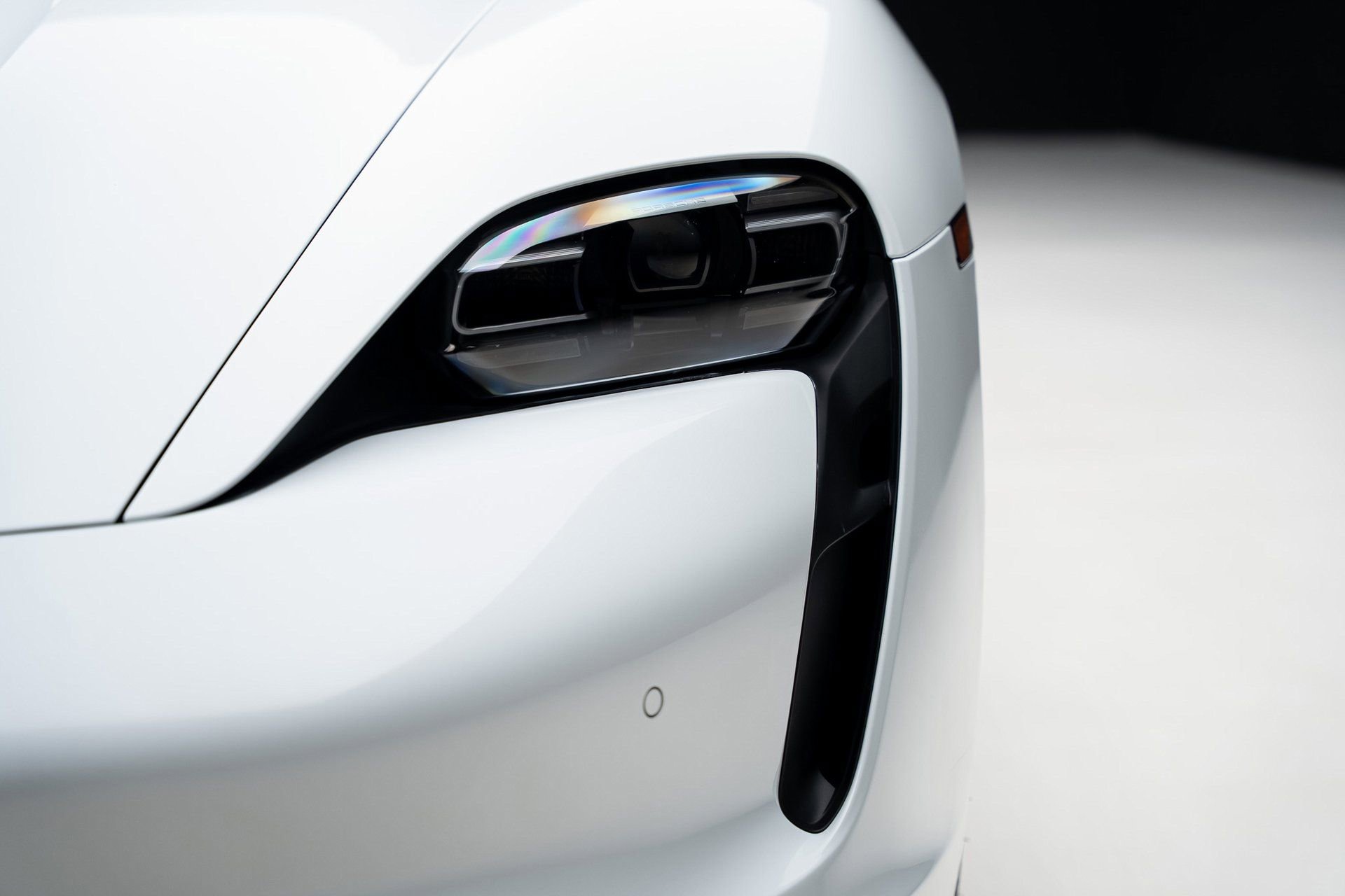 Used 2022 Porsche Taycan image 9