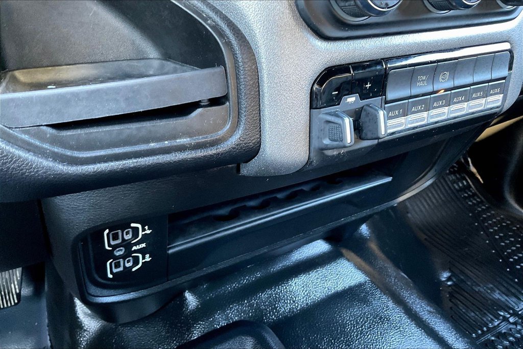 Used 2024 RAM 3500 Tradesman w/ Chrome Appearance Group AWD/4WD image 16