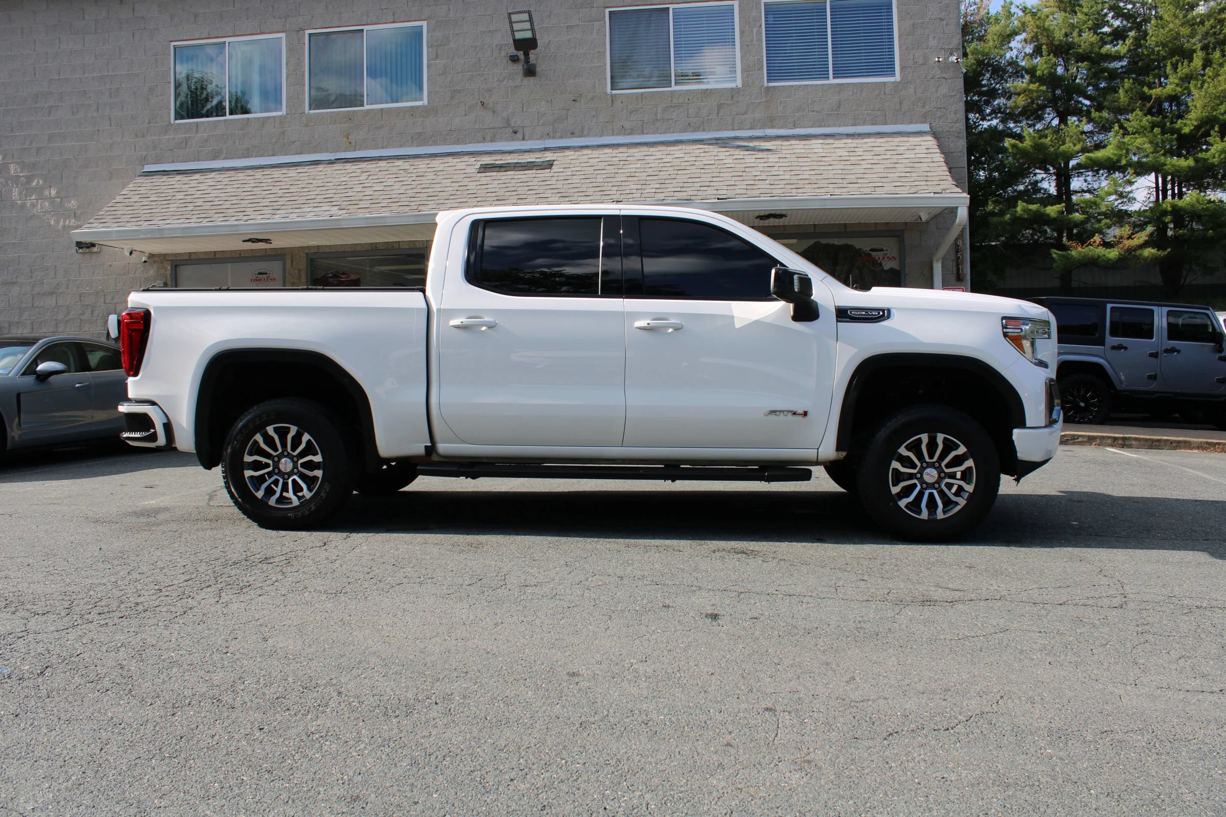 Used 2020 GMC Sierra 1500 AT4 w/ AT4 Premium Package AWD/4WD image 30
