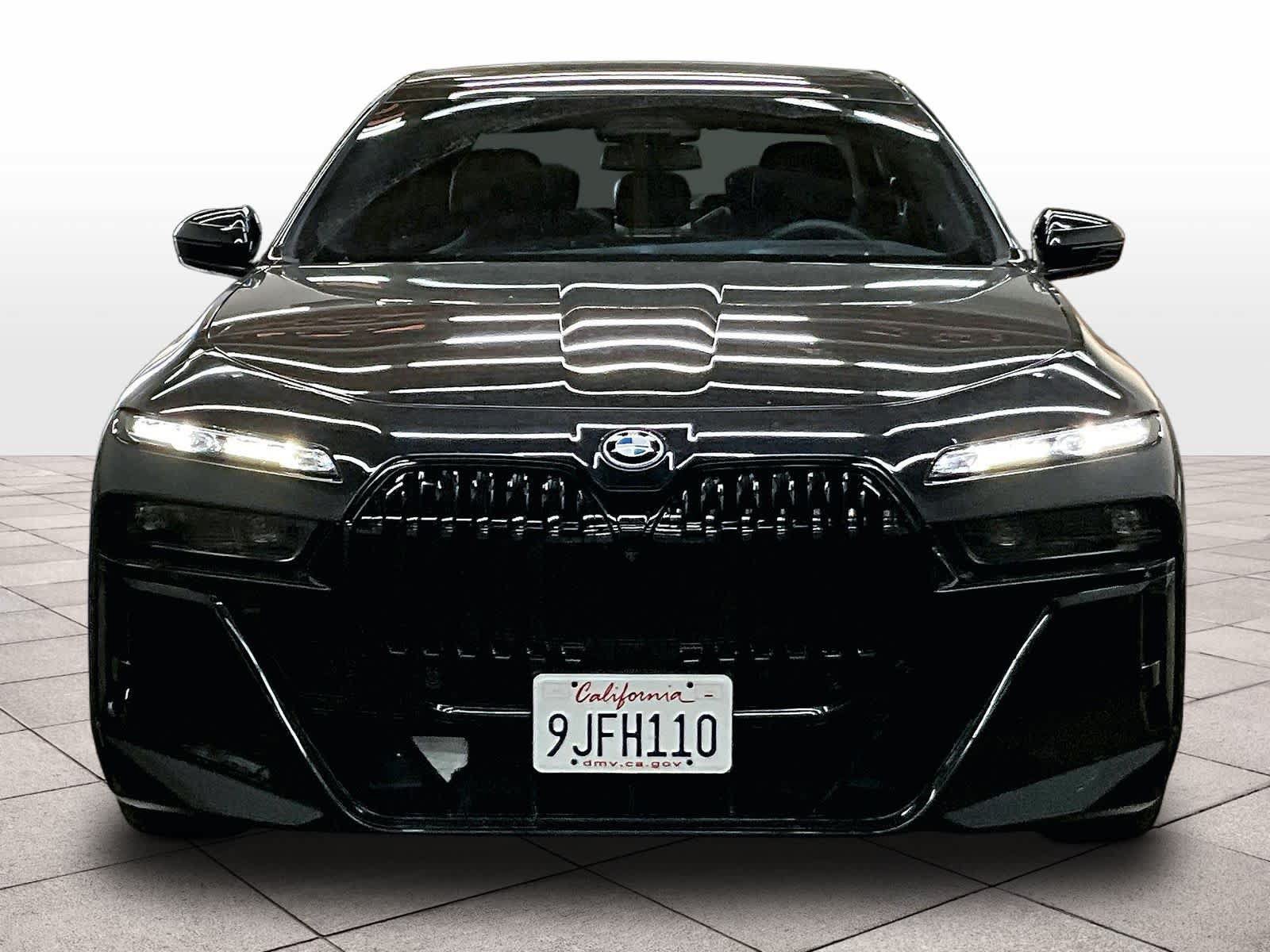 Used 2023 BMW i7 xDrive60 AWD/4WD image 3