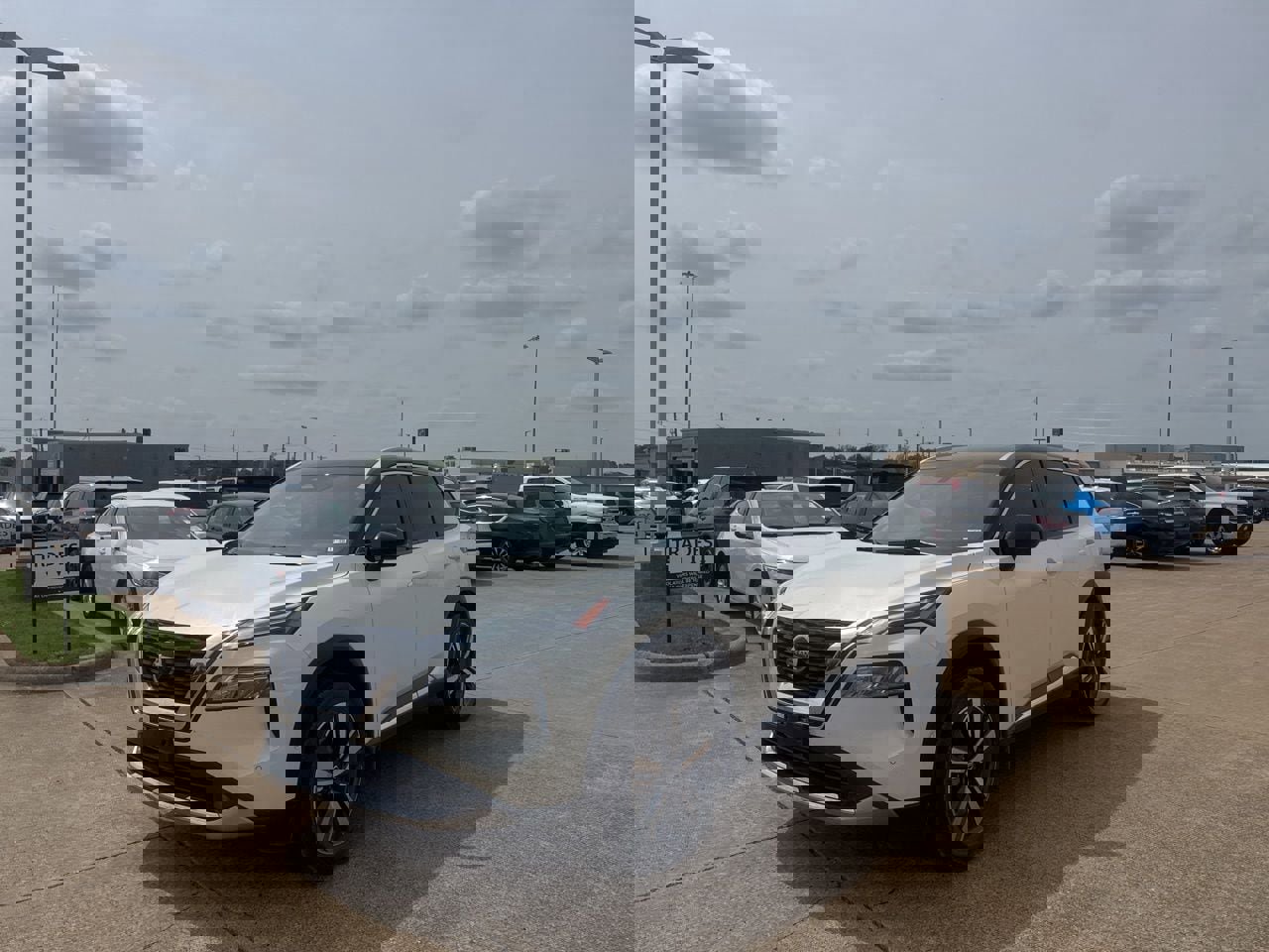 Used 2021 Nissan Rogue Platinum image 6