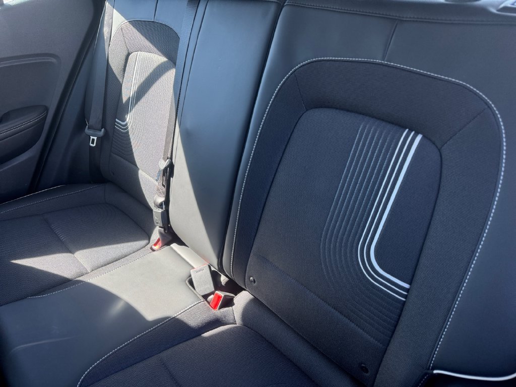 Used 2025 Hyundai Venue Limited FWD image 13