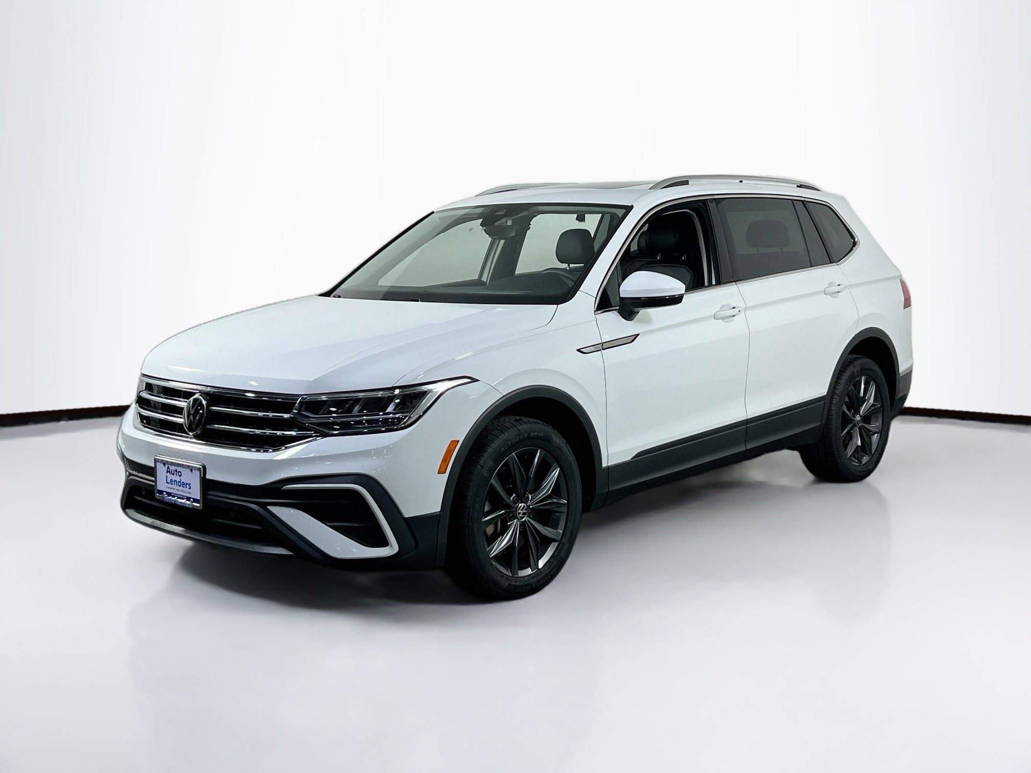 Used 2022 Volkswagen Tiguan SE AWD/4WD image 1