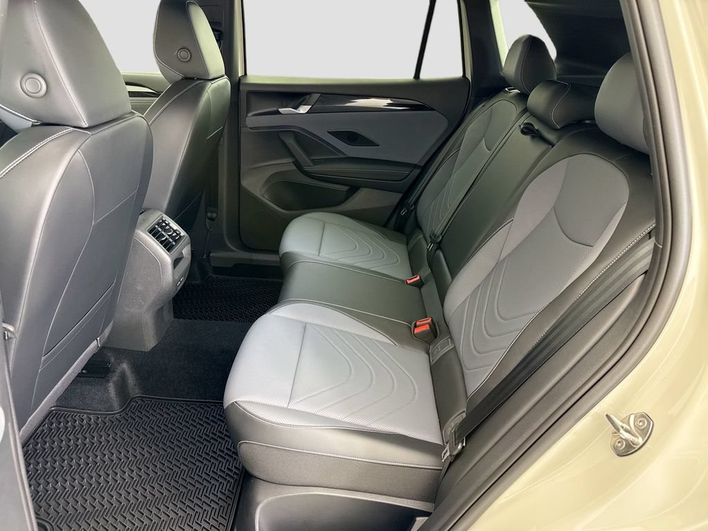New 2026 Volkswagen Tiguan SE R-Line FWD image 19