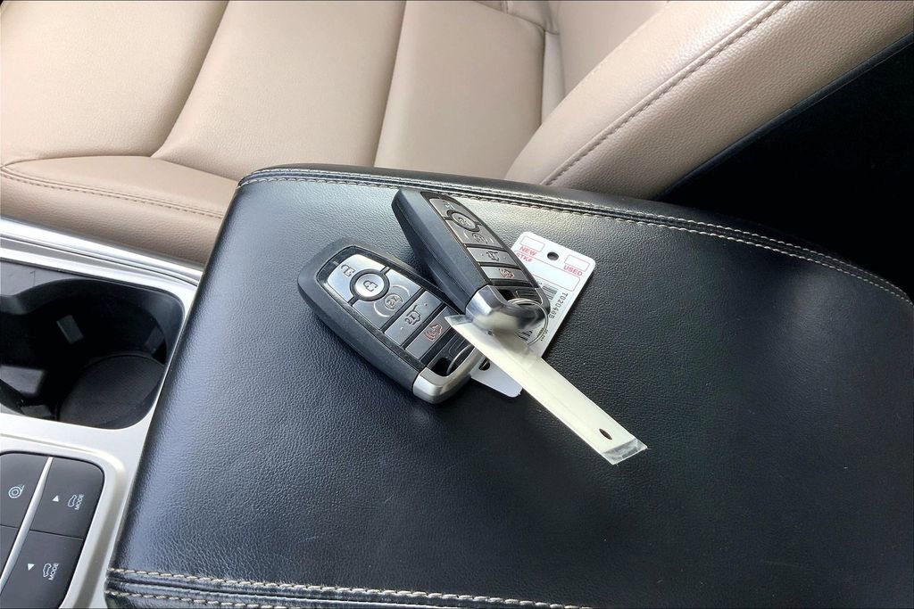 Used 2020 Ford Explorer XLT w/ Equipment Group 202A image 11