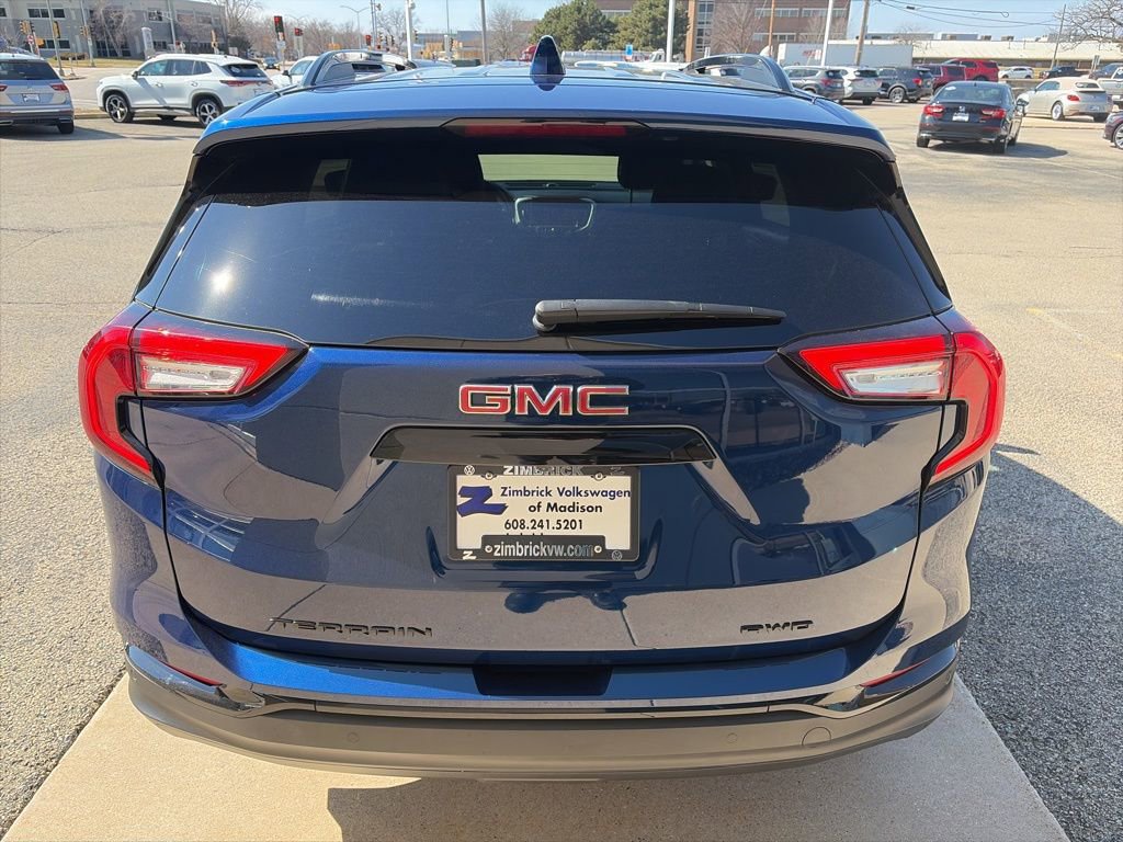 Used 2023 GMC Terrain SLE w/ Elevation Edition image 7
