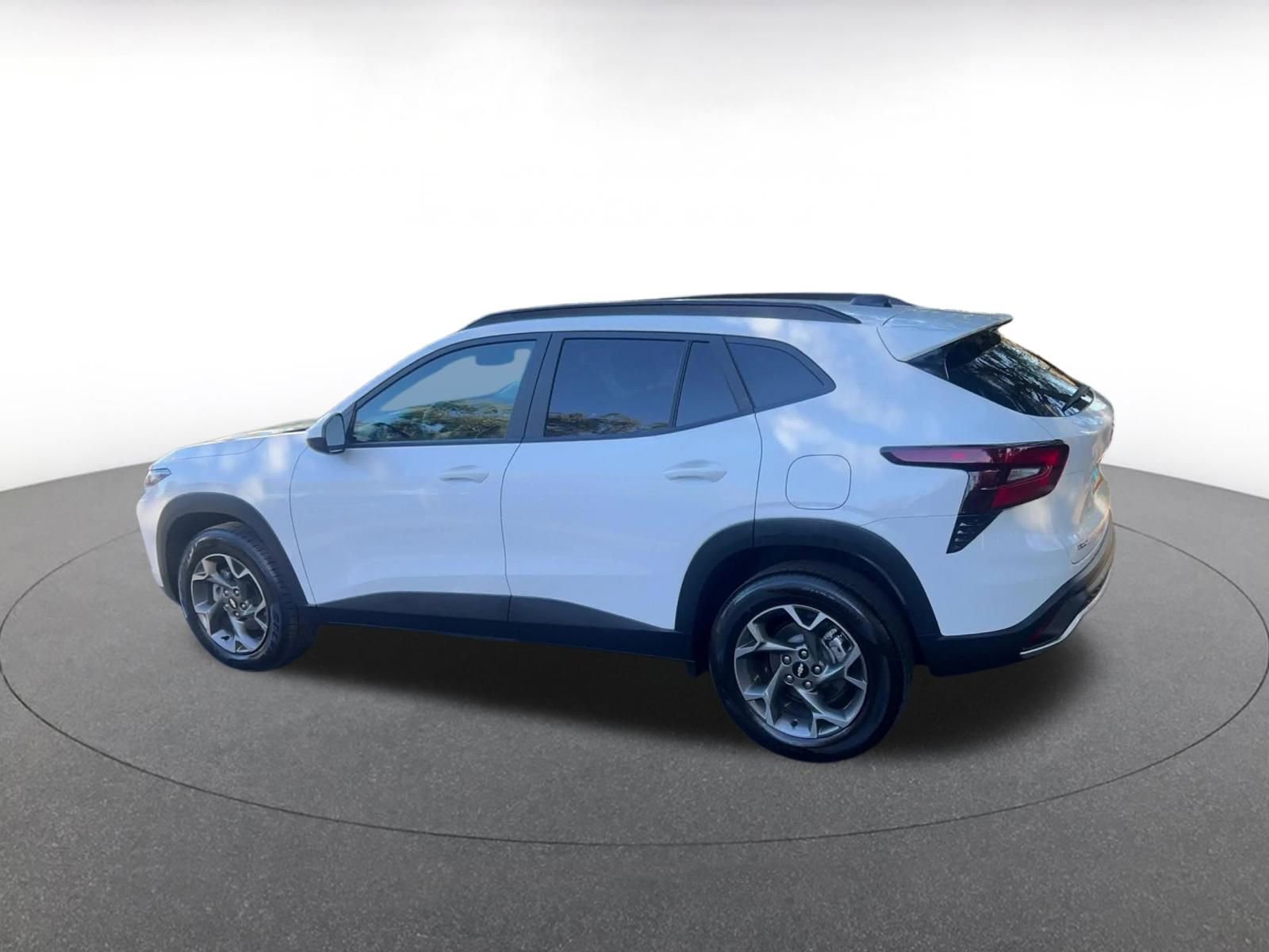 Used 2025 Chevrolet Trax LT image 10