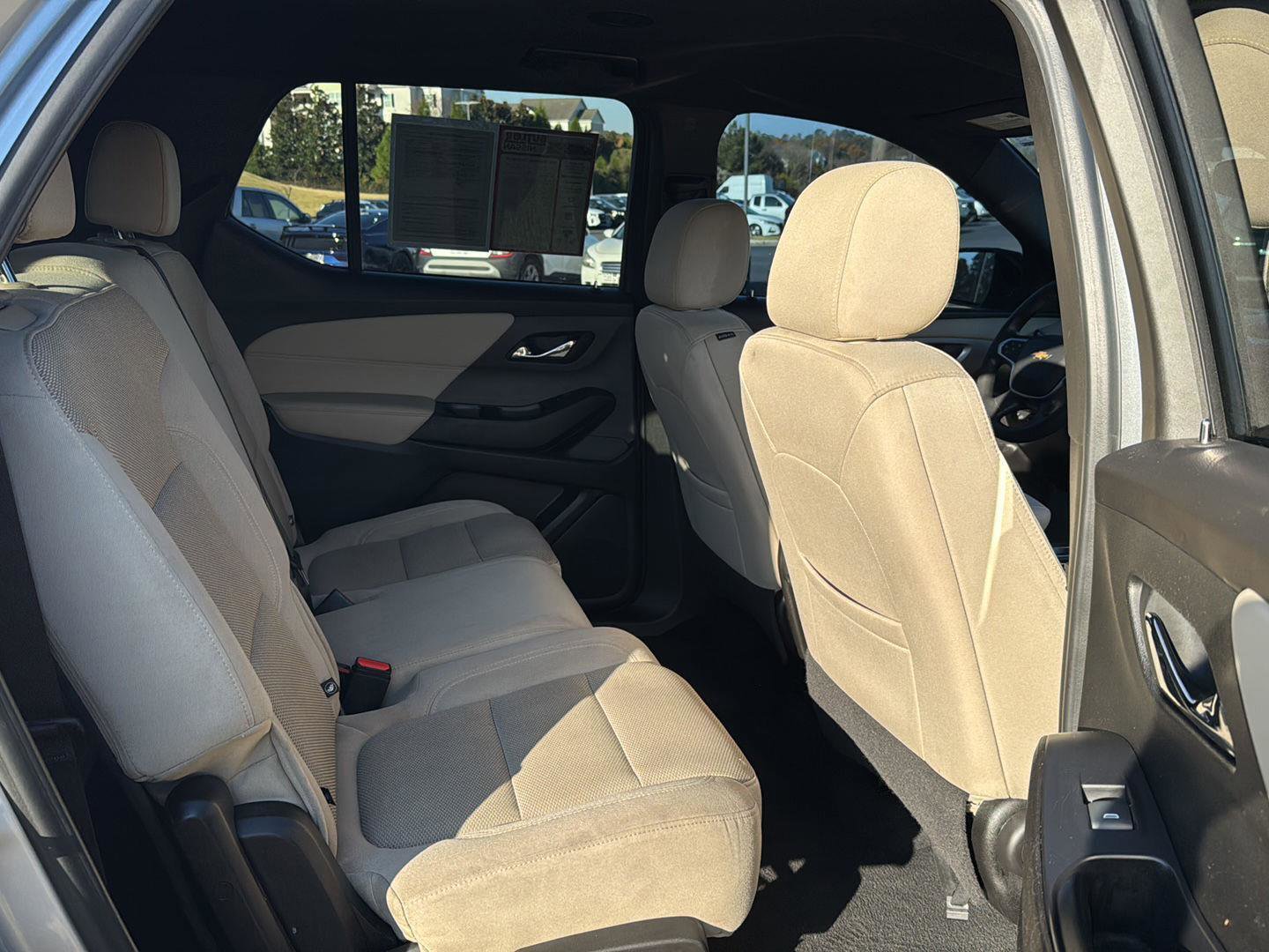 Used 2022 Chevrolet Traverse LS image 11