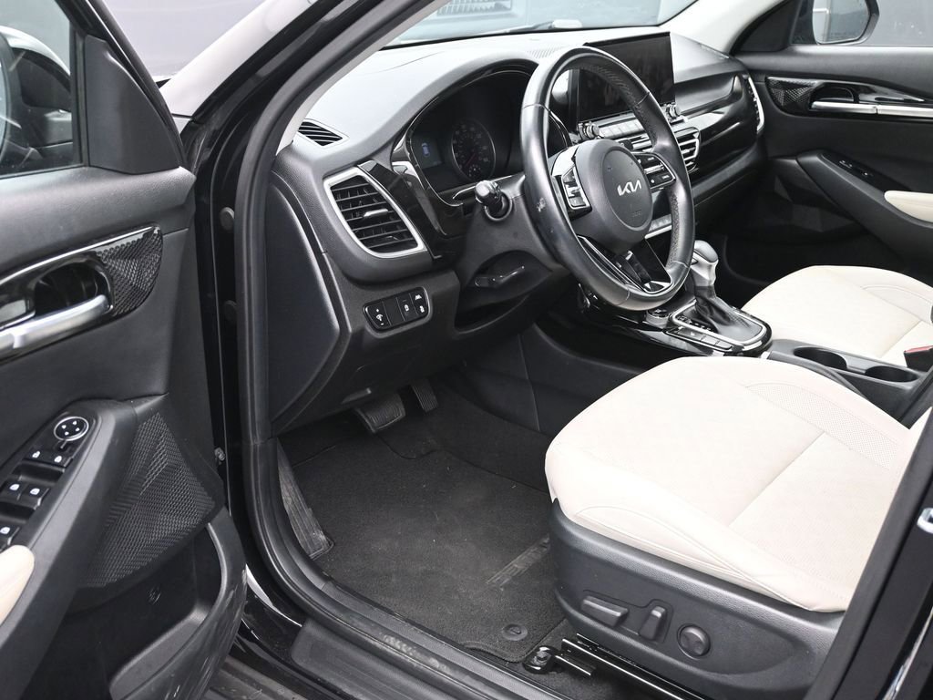 Used 2023 Kia Seltos EX image 10