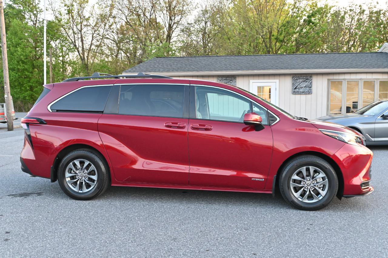 Used 2021 Toyota Sienna LE w/ LE Plus Package FWD image 10