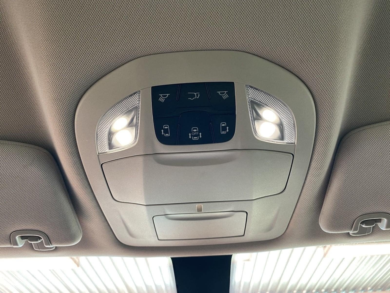 Used 2022 Chrysler Voyager LX FWD image 27