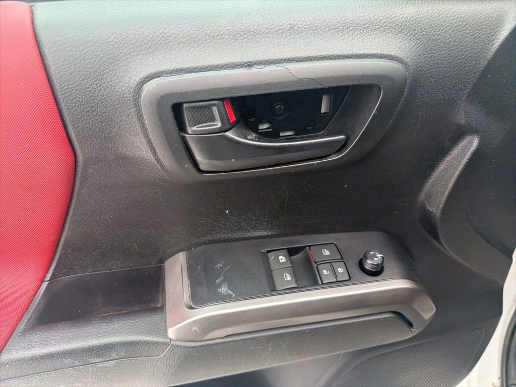 Used 2022 Toyota Tacoma SR5 image 10