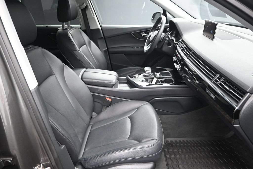 Used 2019 Audi Q7 3.0T Prestige w/ Prestige Package AWD/4WD image 41