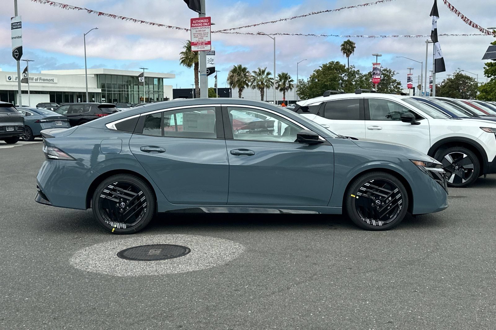 New 2026 Nissan Sentra SR w/ Floor Mat Package FWD image 3