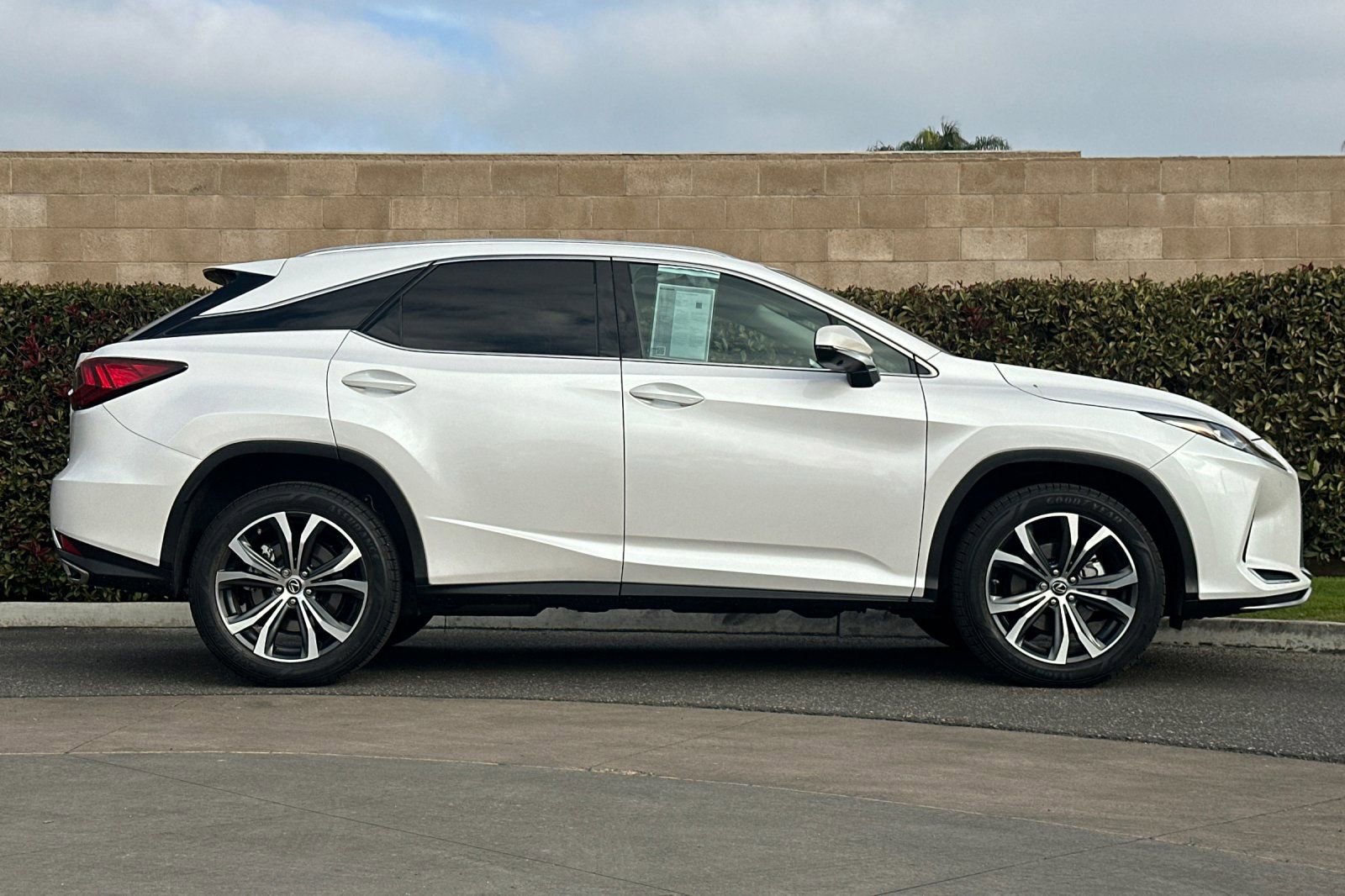 Certified 2022 Lexus RX 350 AWD w/ Premium Package image 3