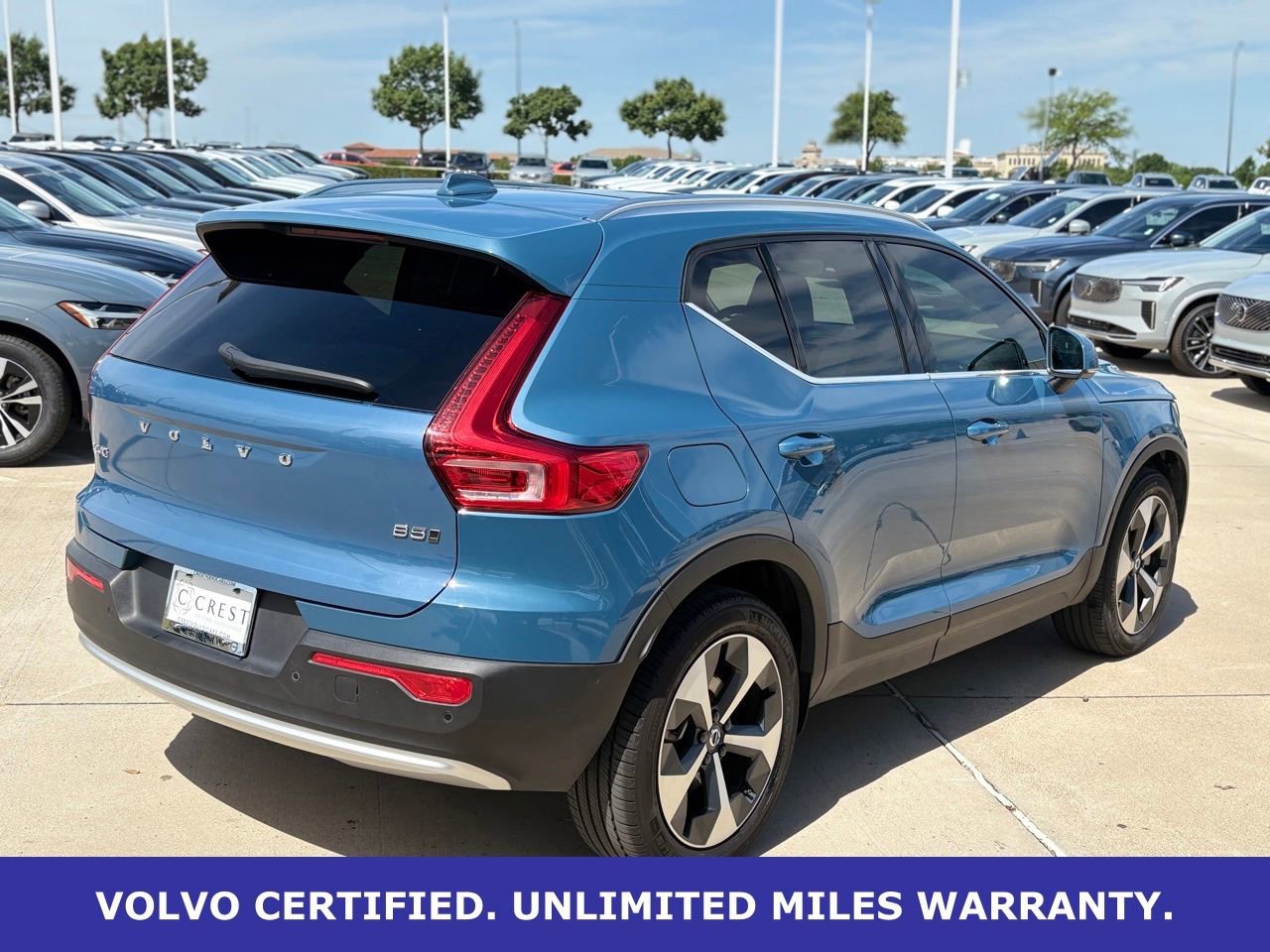 Certified 2025 Volvo XC40 B5 Plus AWD/4WD image 8