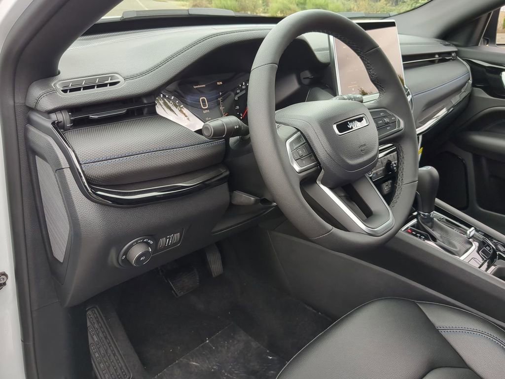 New 2026 Jeep Compass Limited image 18