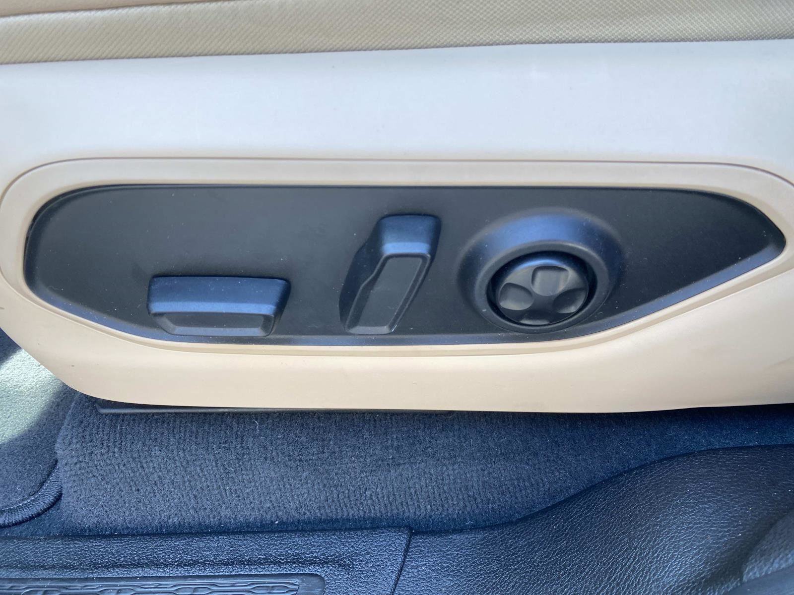 Certified 2023 Jeep Grand Cherokee L Limited w/ Luxury Tech Group II image 26