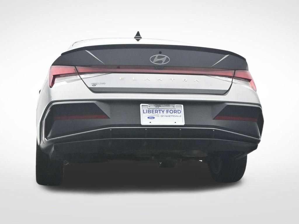 Used 2025 Hyundai Elantra Sport FWD image 44