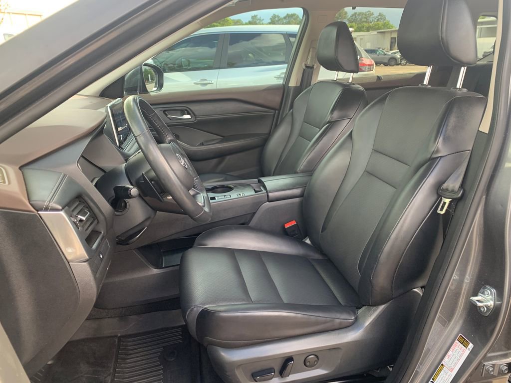 Used 2023 Nissan Rogue SV w/ SV Premium B Package FWD image 10