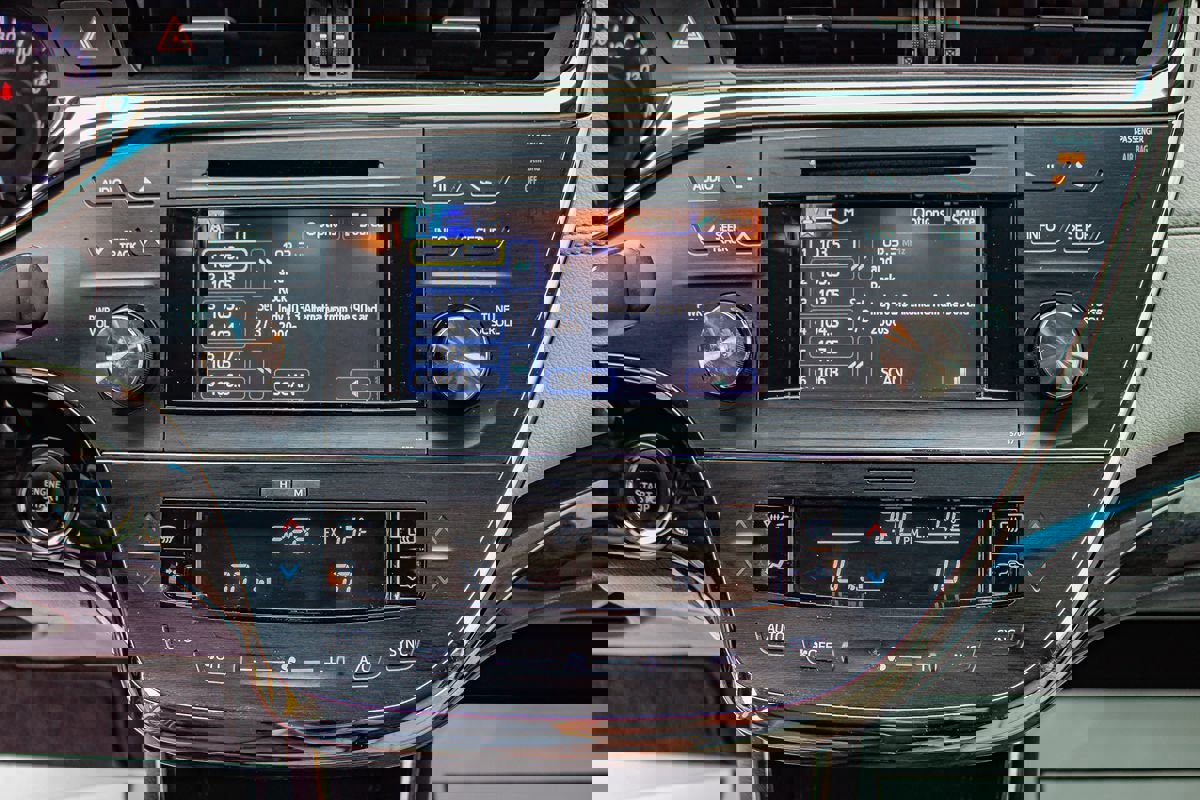 Used 2013 Toyota Avalon XLE image 25