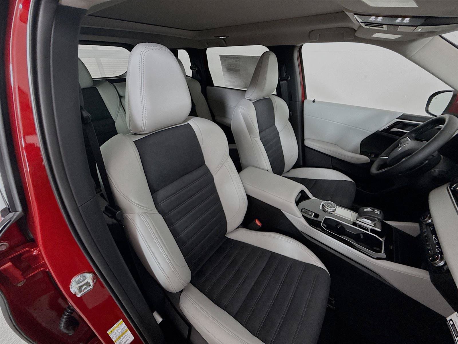 New 2026 Mitsubishi Outlander SE FWD image 25