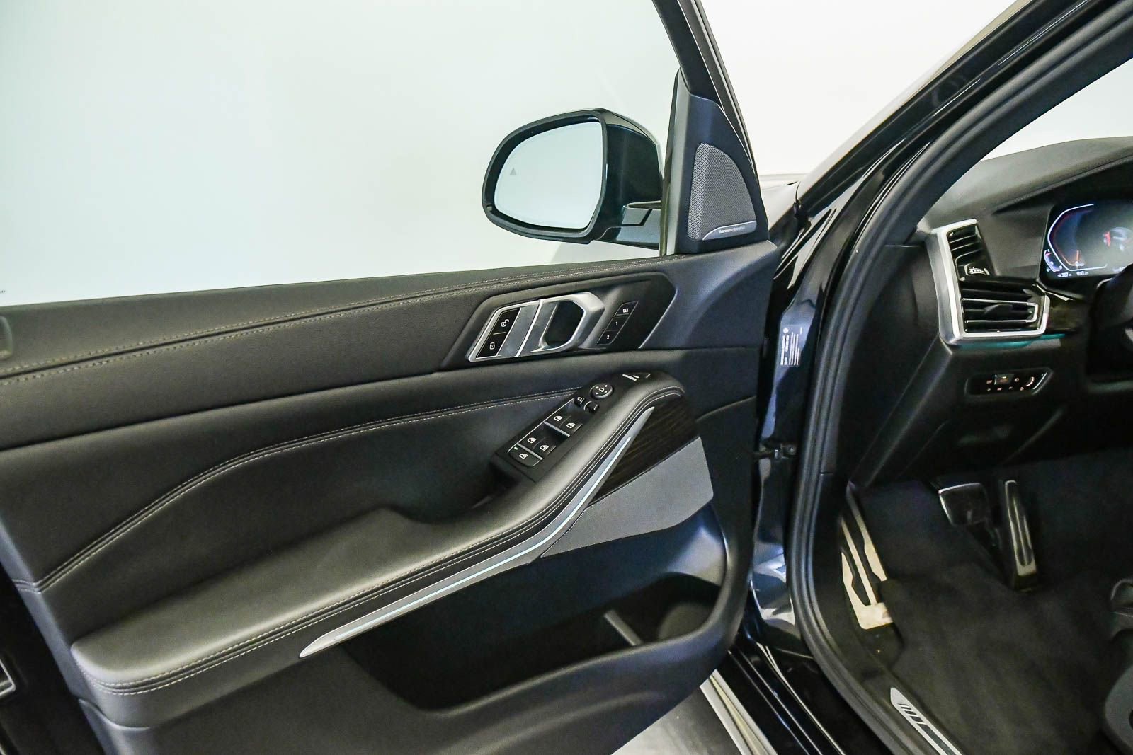 Used 2023 BMW X5 sDrive40i w/ M Sport Package image 23