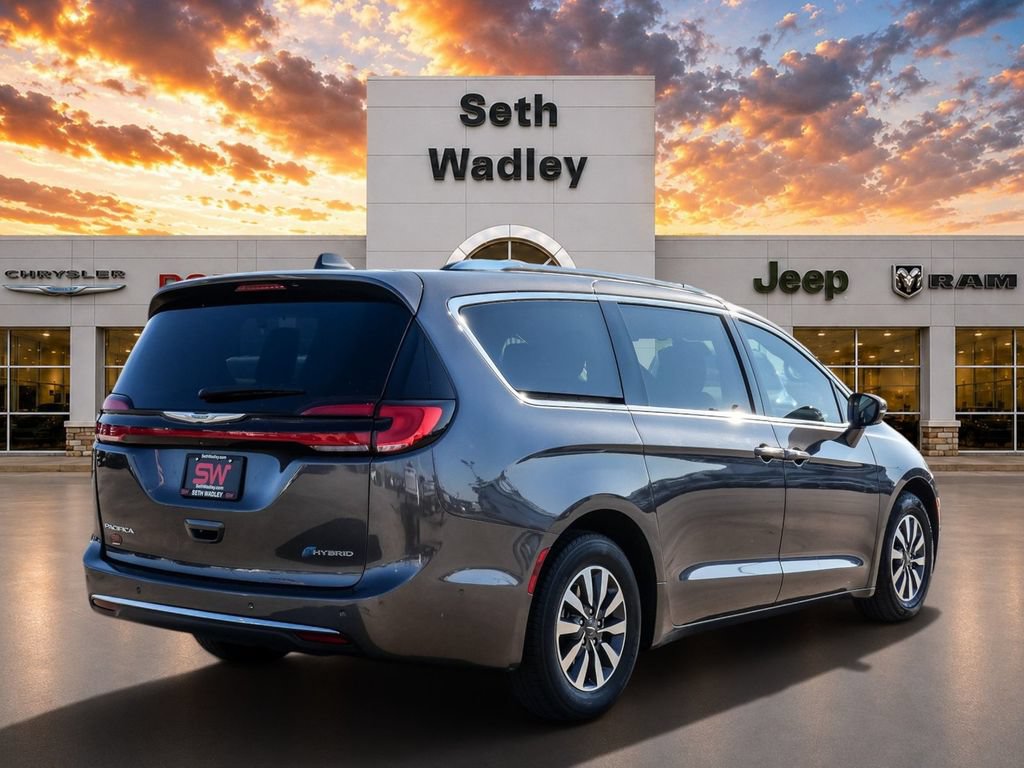 Used 2021 Chrysler Pacifica Touring-L FWD image 7
