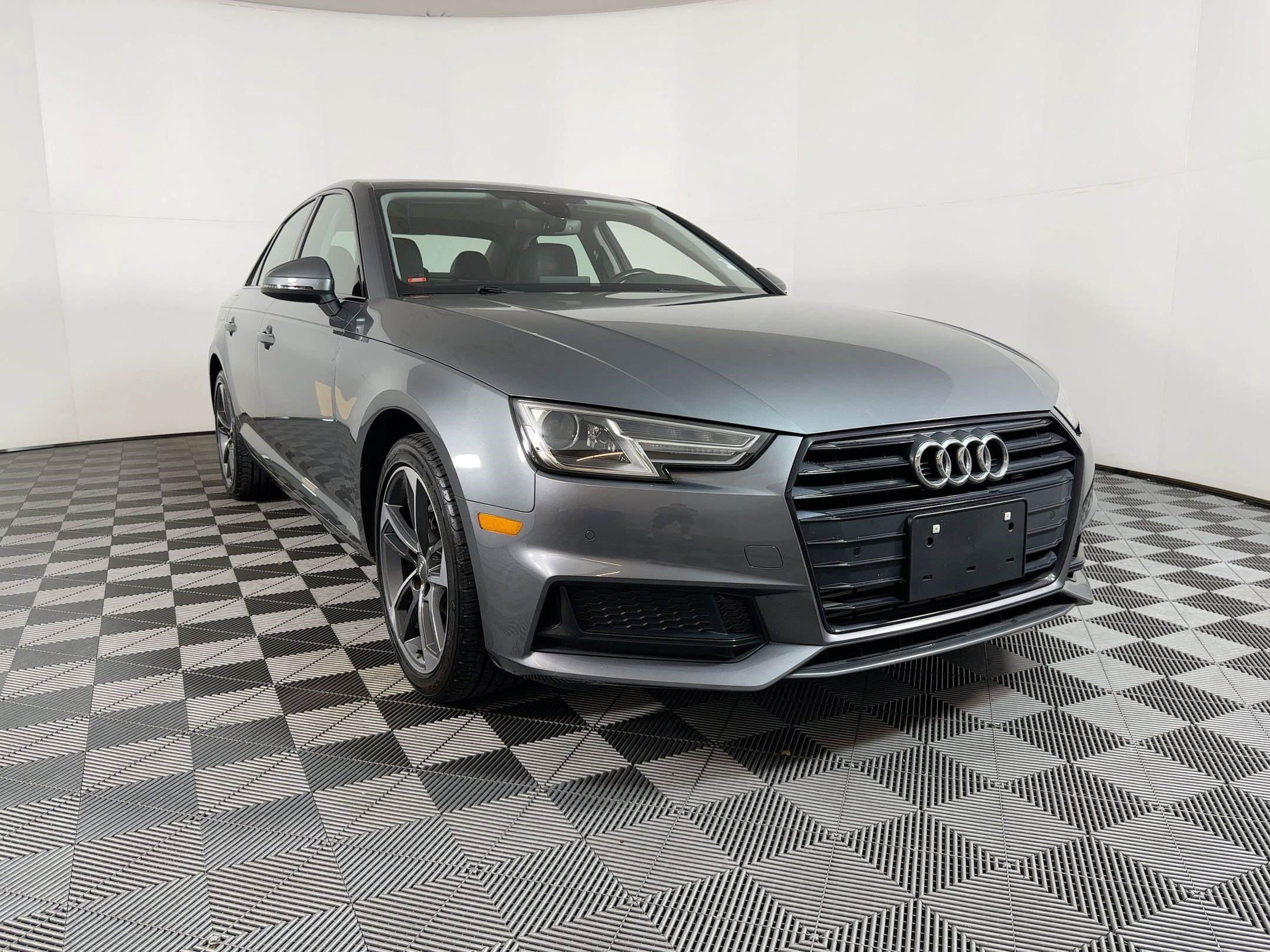 Used 2019 Audi A4 2.0T Premium image 18