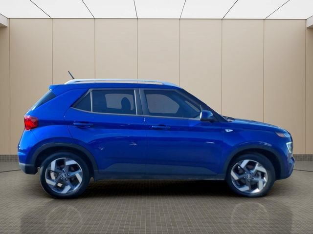 Used 2023 Hyundai Venue Limited w/ Cargo Package FWD image 5