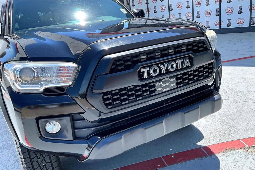 Used 2019 Toyota Tacoma TRD Off-Road AWD/4WD image 26