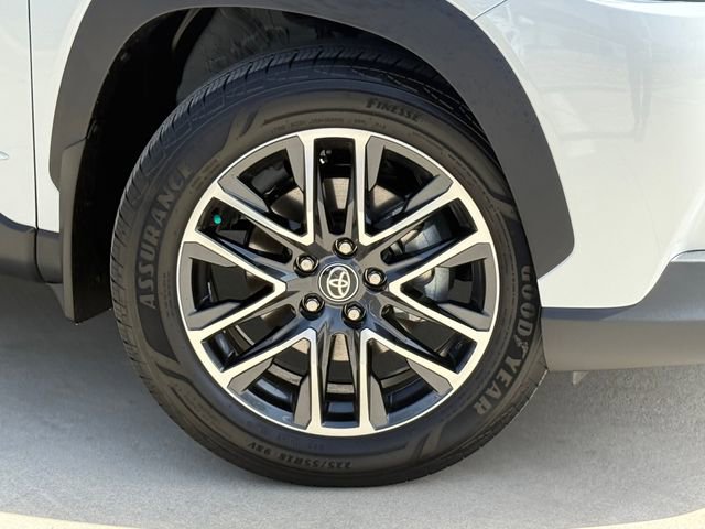 Used 2026 Toyota Corolla Cross XLE w/ Convenience Package image 2