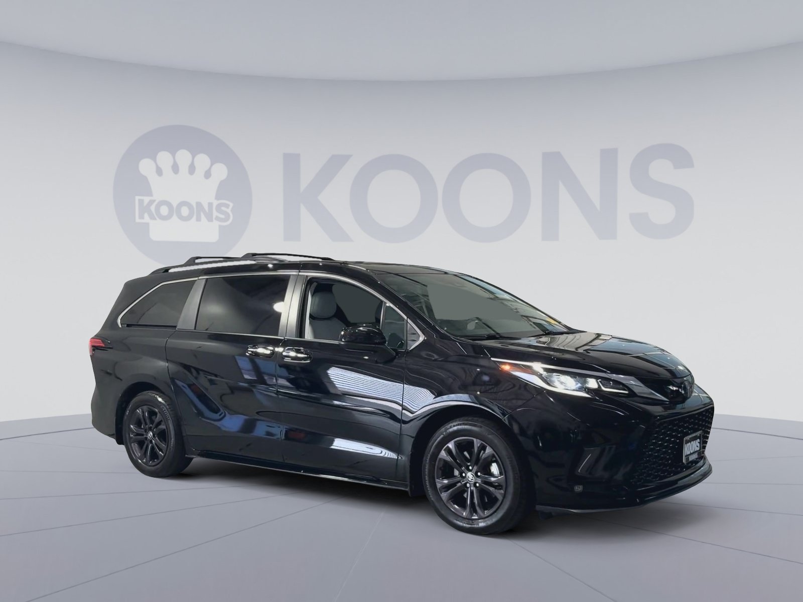 Used 2024 Toyota Sienna XSE w/ XSE Plus Package AWD/4WD image 2
