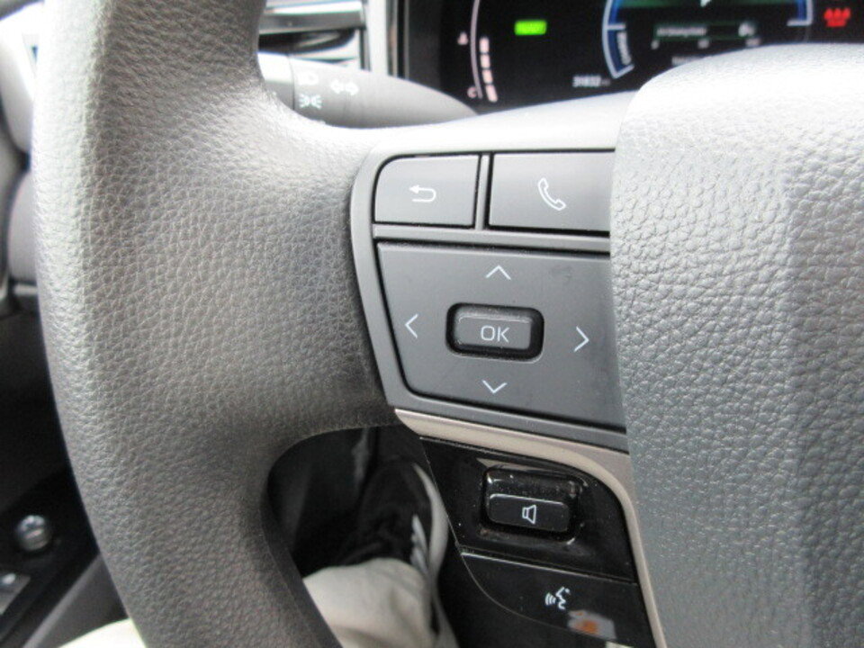 Used 2025 Toyota Camry LE image 13