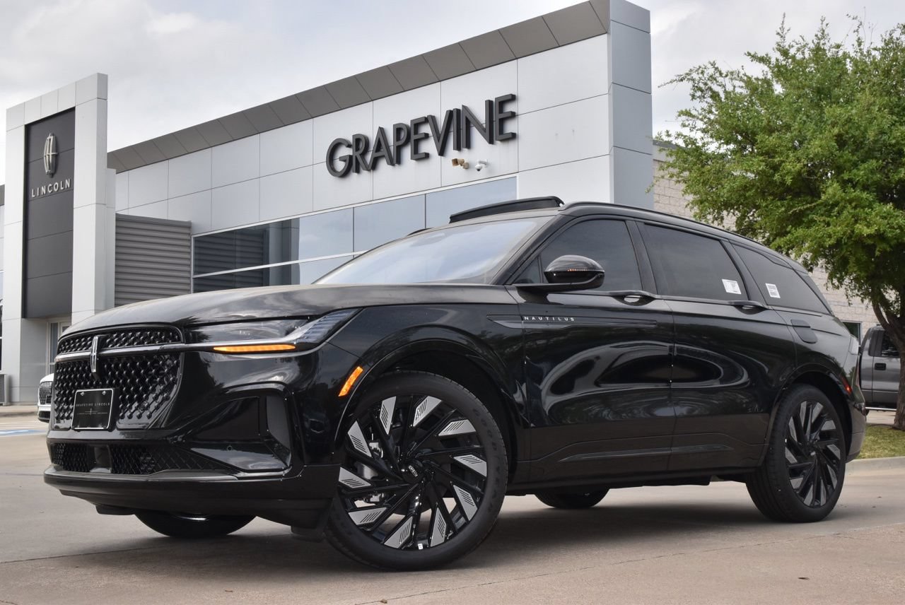 New 2026 Lincoln Nautilus Reserve w/ Jet Appearance Package AWD/4WD image 8