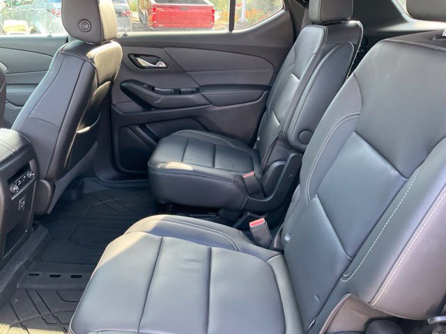 Used 2023 Chevrolet Traverse LT FWD image 16