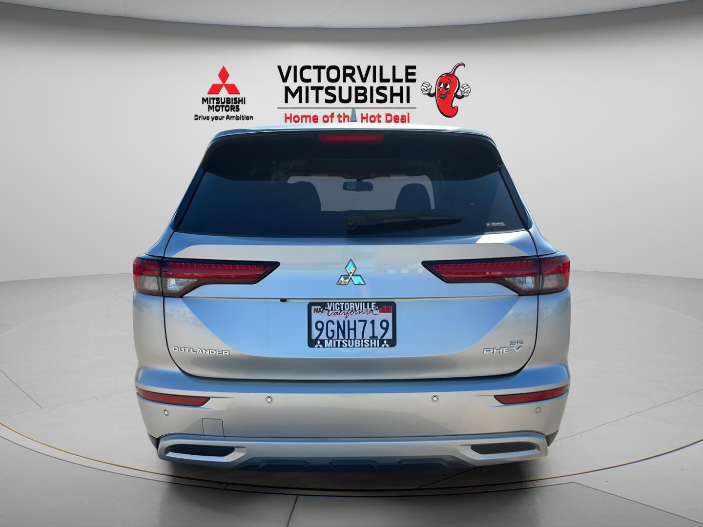 Used 2023 Mitsubishi Outlander 4WD Plug-In Hybrid image 8