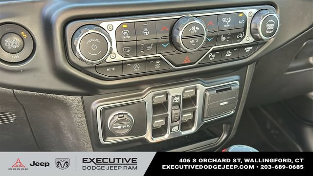 Used 2022 Jeep Wrangler Unlimited Sahara w/ Cold Weather Group AWD/4WD image 16