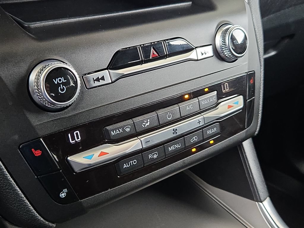 Used 2020 Ford Explorer XLT w/ Equipment Group 202A AWD/4WD image 18