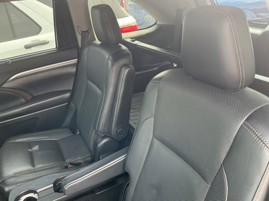 Used 2019 Toyota Highlander Limited Platinum AWD/4WD image 16