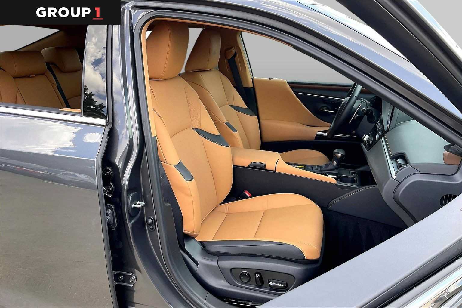 Used 2025 Lexus ES 350 w/ Premium Package FWD image 8