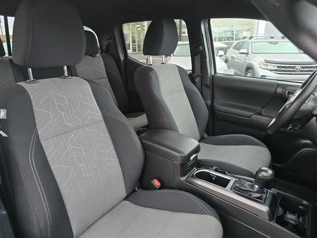 Used 2022 Toyota Tacoma TRD Off-Road image 12