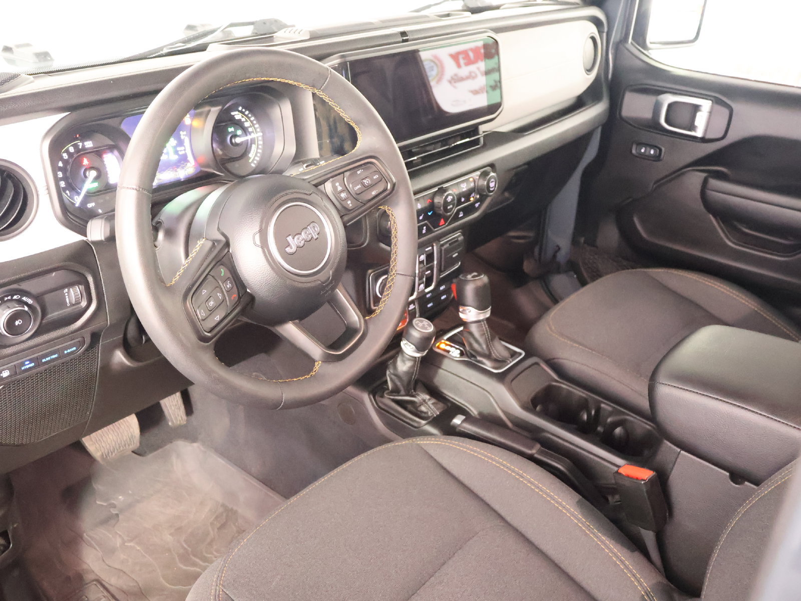 Used 2024 Jeep Wrangler Unlimited AWD/4WD image 25