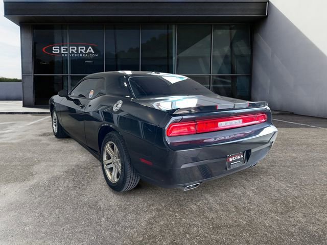 Used 2011 Dodge Challenger RWD image 2