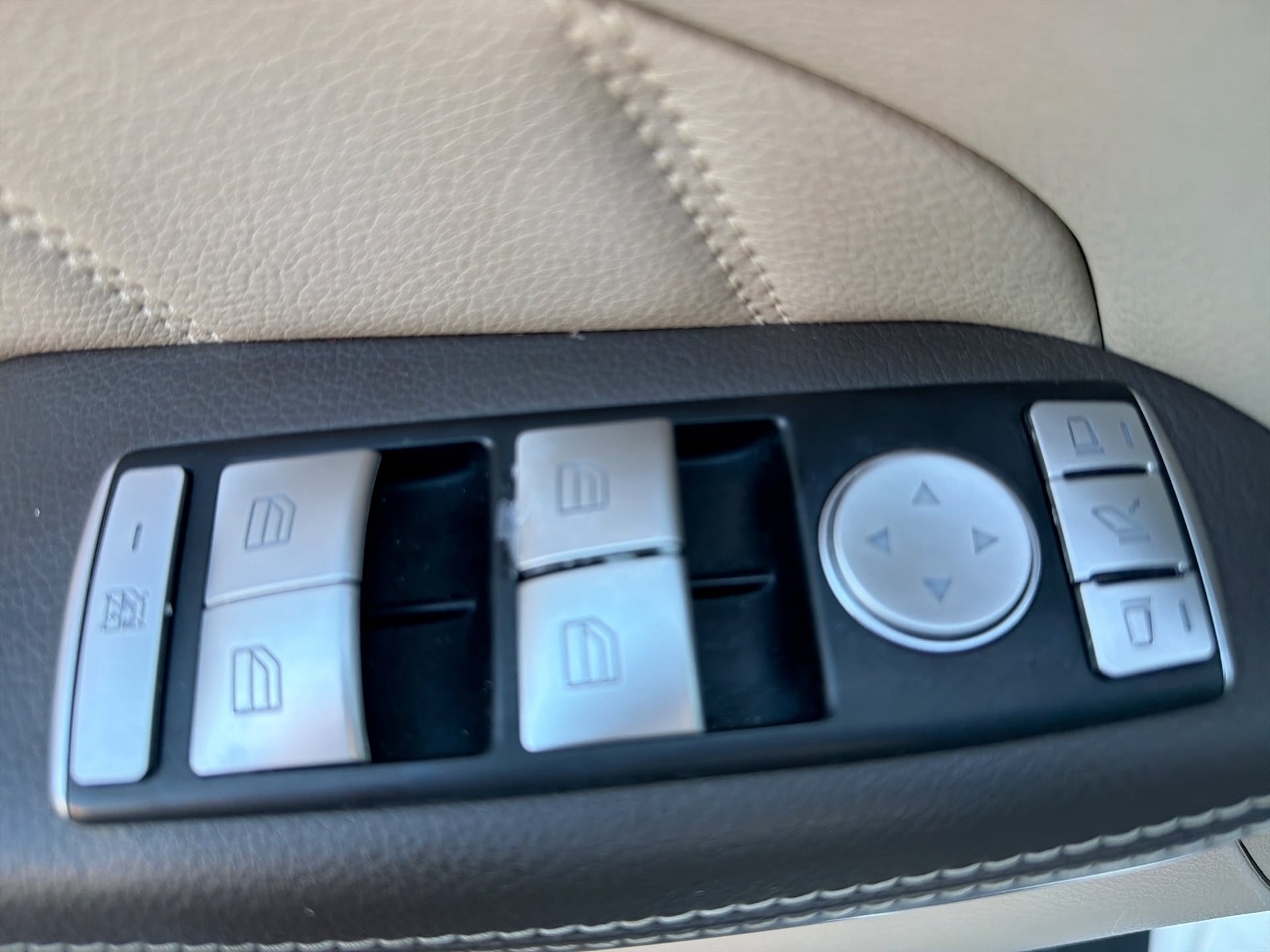 Used 2015 Mercedes-Benz GL 550 4MATIC image 15